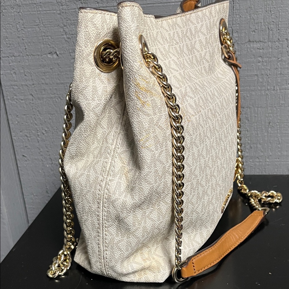 Michael Kors Cream and Tan Shoulder Bag - Picture 5 of 15